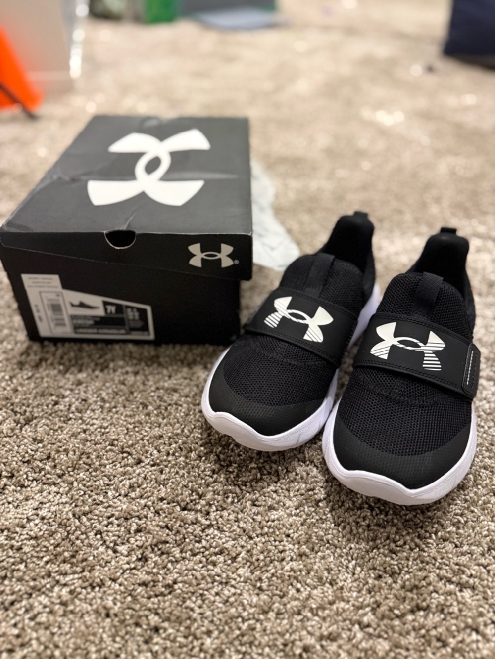 Under Armour Kids “Grade School Flash” Black and White Velcro Athletic Sneakers